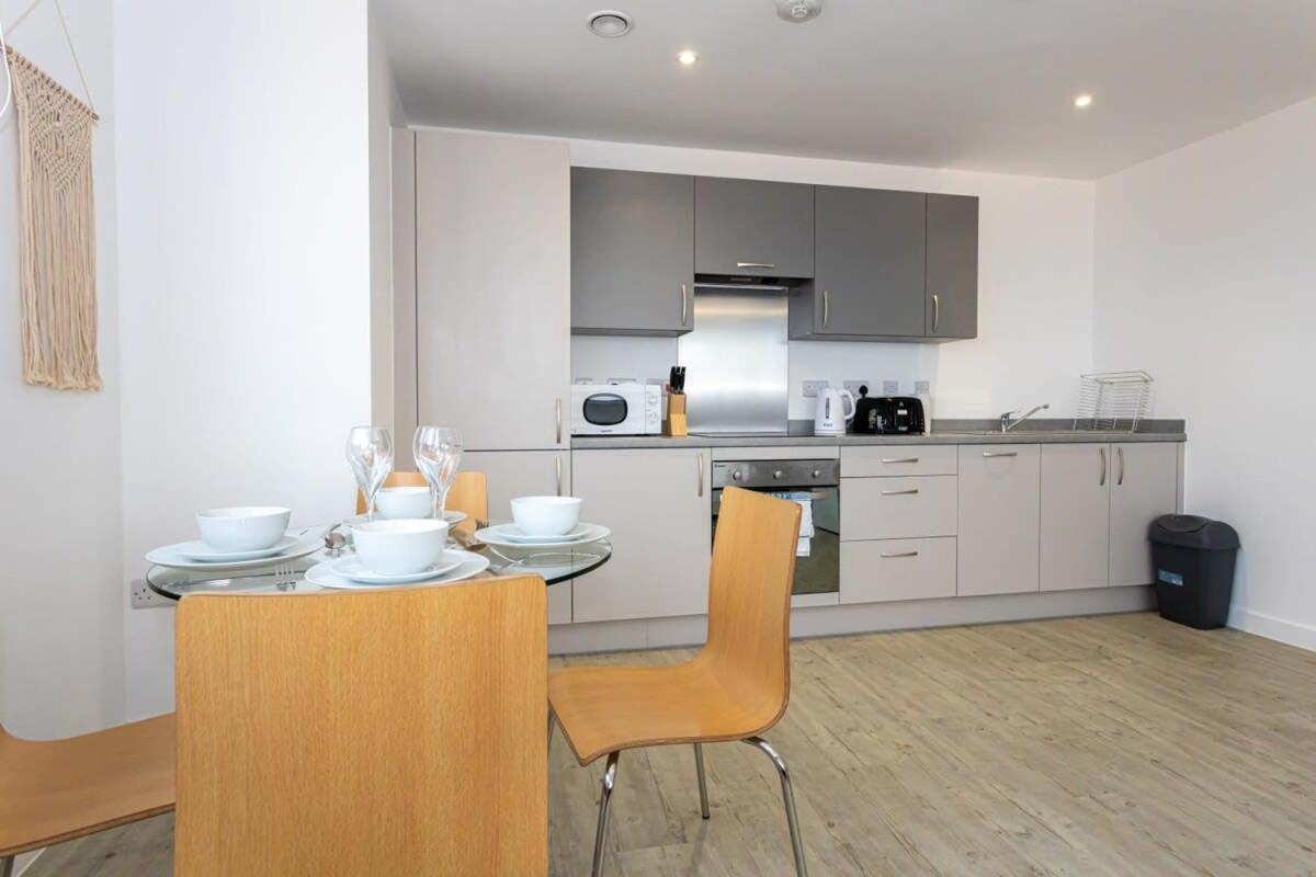 Stunning 2 Bed Apartment In Salford Amazing Views Manchester Ngoại thất bức ảnh