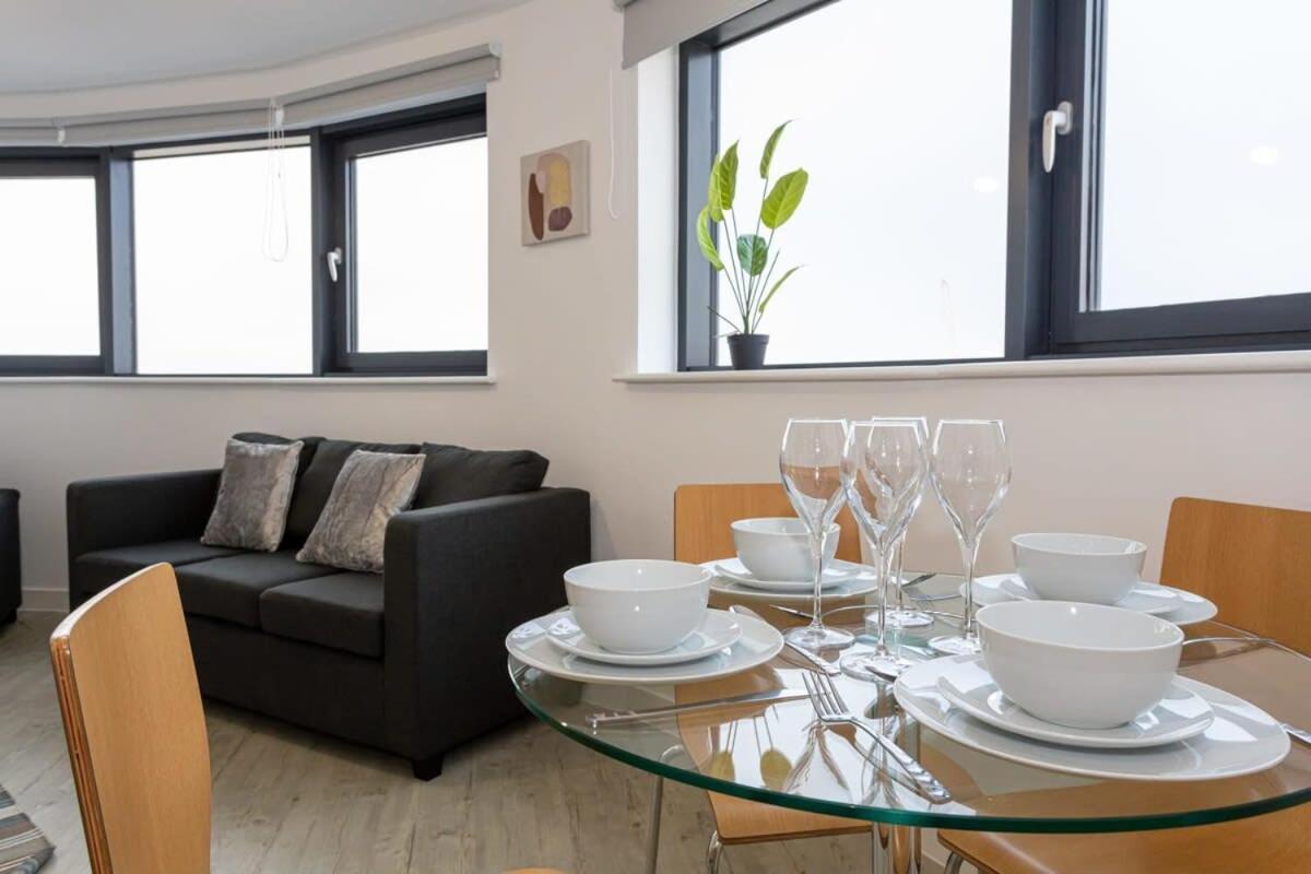 Stunning 2 Bed Apartment In Salford Amazing Views Manchester Ngoại thất bức ảnh